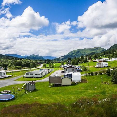 Smordal Hytteutleie Og Camping Hotel Nordfjordeid Ngoại thất bức ảnh