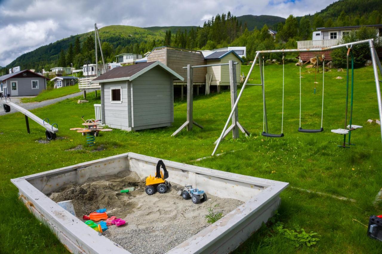 Smordal Hytteutleie Og Camping Hotel Nordfjordeid Ngoại thất bức ảnh